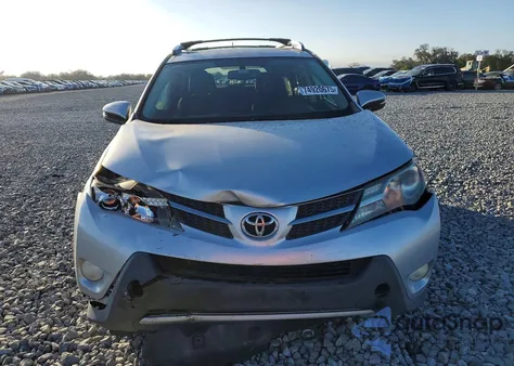 2015 Toyota Rav4 Limited z USA, uszkodzony, nr VIN JTMYFREV7FD075273